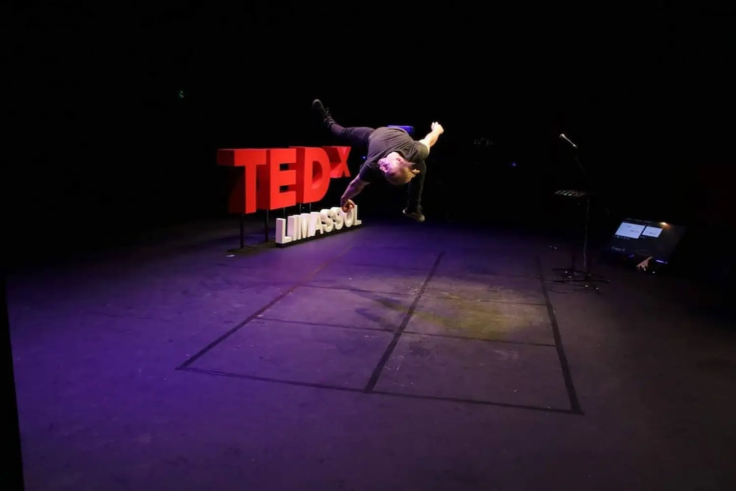 Tricking Salto bei TedX Limassol